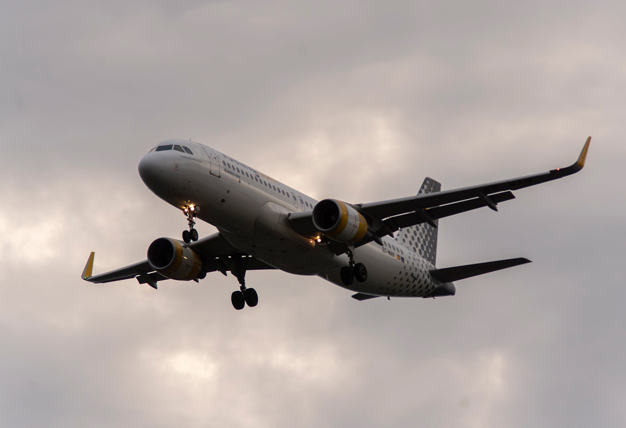 22-06-2025. Landing Bane 12. Vueling - Airbus 320-200. EC-MAN.