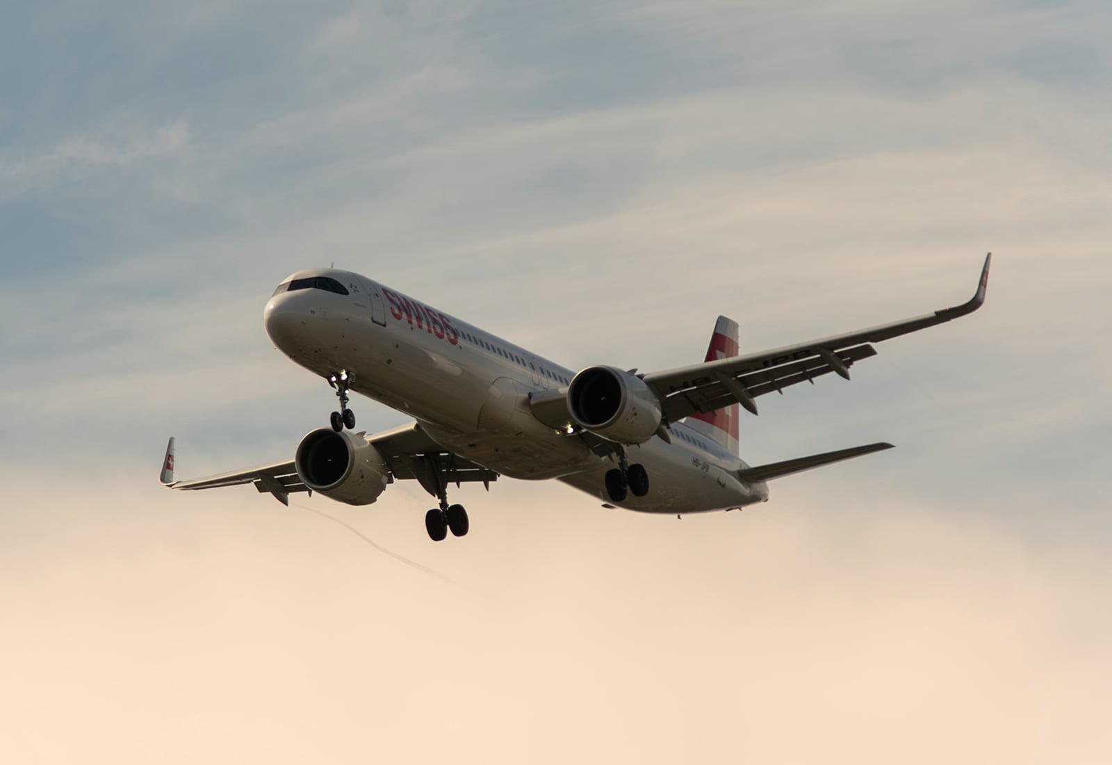 15-07-2025. Landing Bane 12. Swiss - Airbus 321-200. HB-JPB.