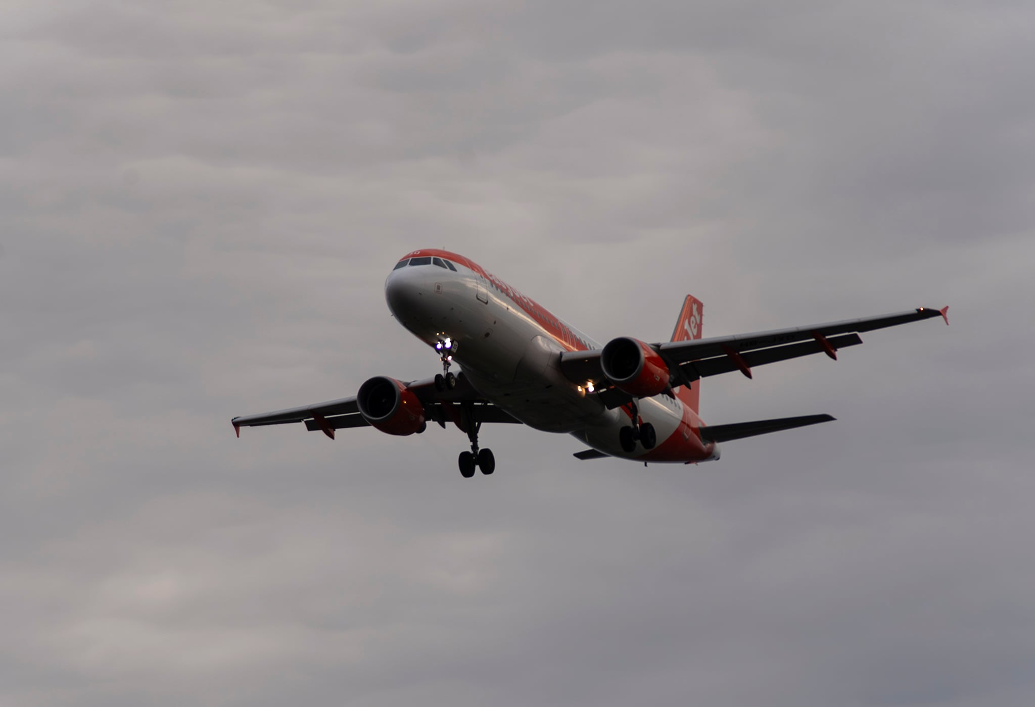 22-06-2025. Landing Bane 12. Easyjet - Airbus 320-200. HB-JXD.