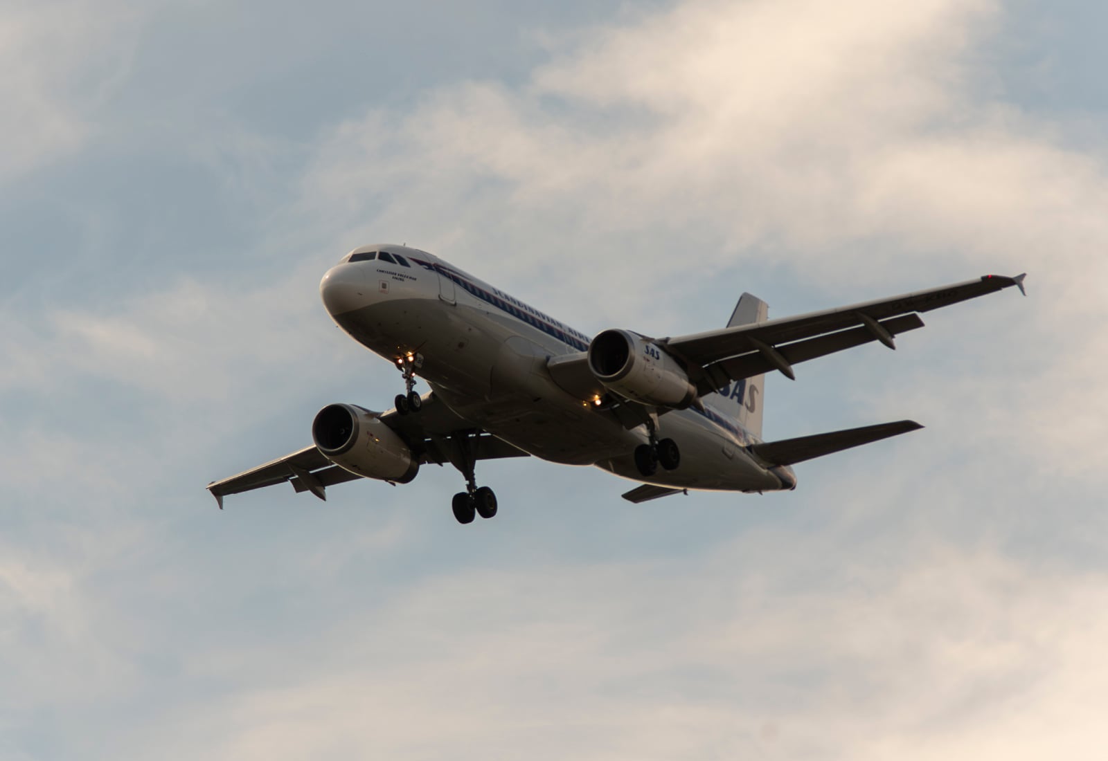 15-07-2025. Landing Bane 12. Scandinavian Airlines - Airbus 319-100. OY-KBO.