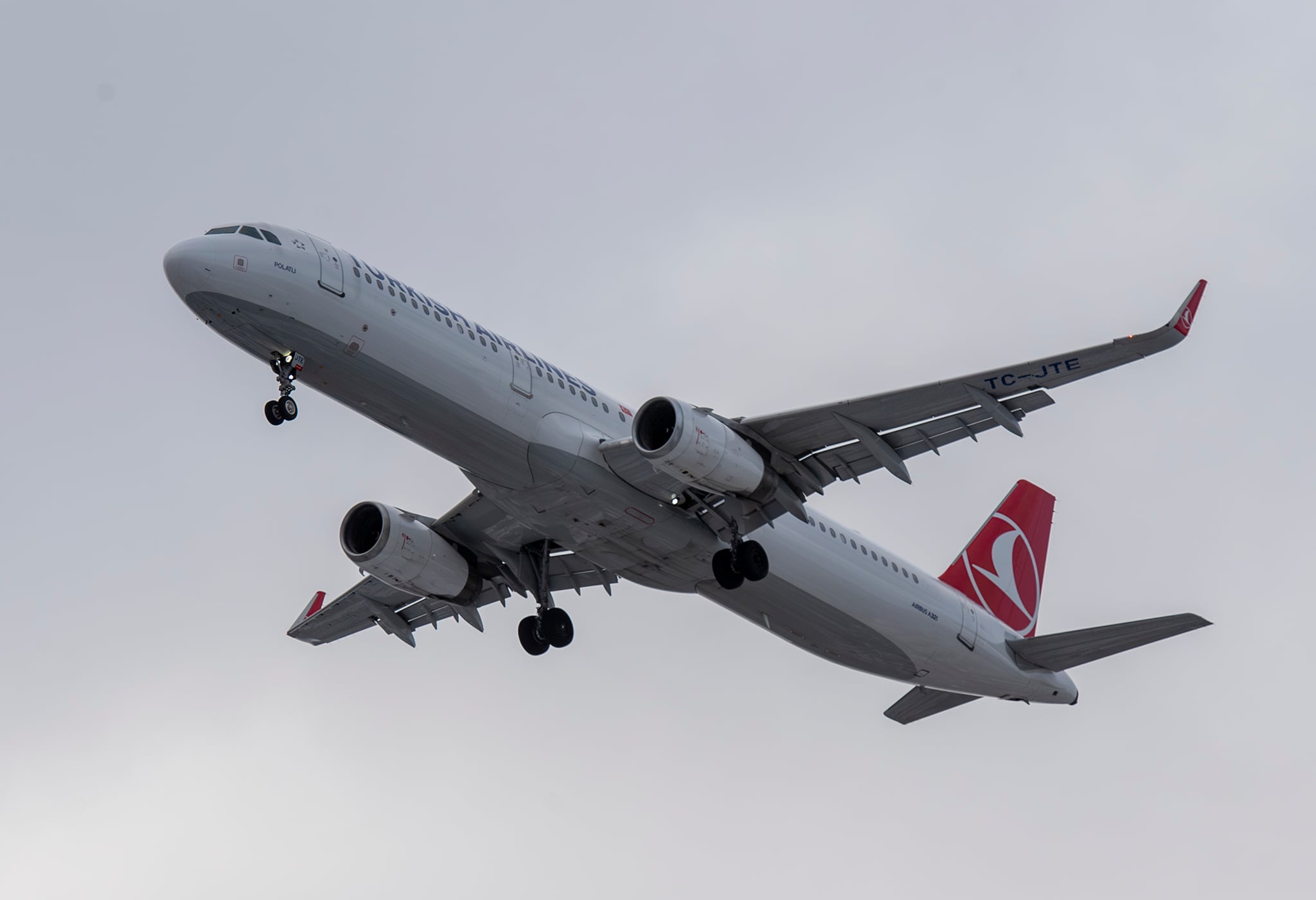 31-01-2026. Landing Bane 12. Turkish Airlines - Airbus 321-200. TC-JTE.